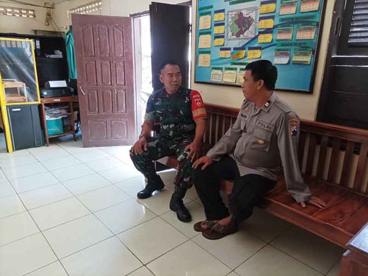 Babinsa Komsos Dengan Anggota Polsek Pagedongan