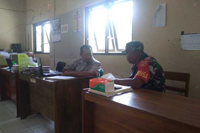 Babinsa Melaksanakan Komunikasi Sosial Dengan Perangkat Desa Dan Warga Binaan