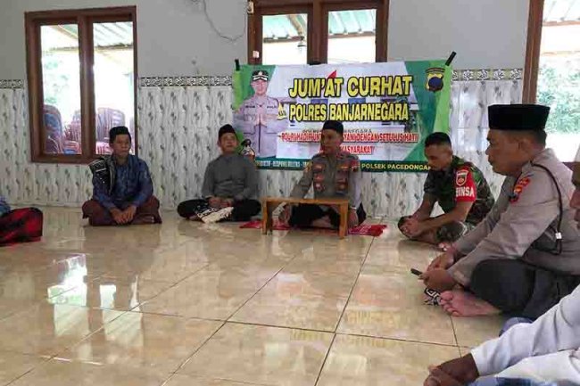 Jumat Curhat Kapolsek Pagedongan Bersama Babinsa Di Masjid Al Ikhlas Desa Gunungjati 