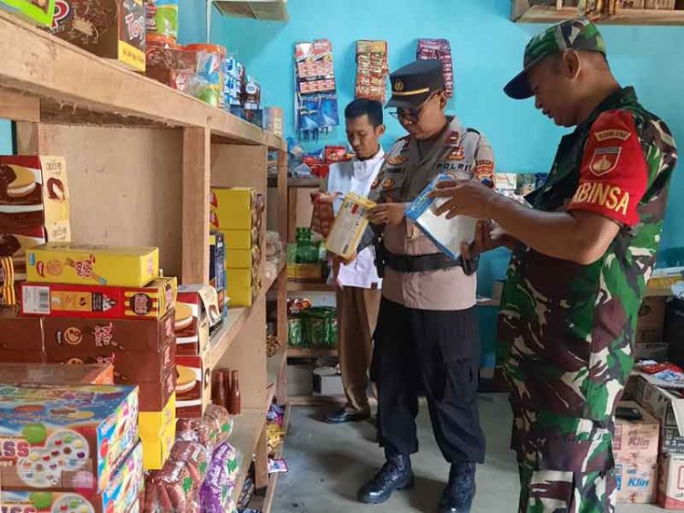 Kerjasama Posramil Polsek Dan Puskesmas Razia Makanan Dan Minuman Kadaluarsa