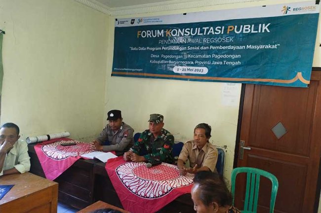 Babinsa Bersama Bhabinkamtibmas Melaksanakan Pendampingan Kegiatan Reg Sosek