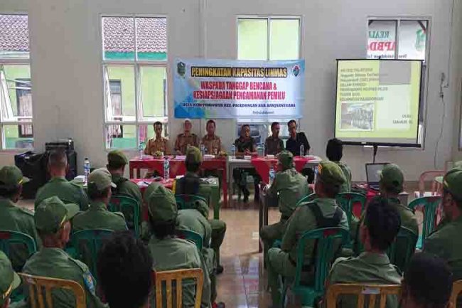 Jalin Silaturahmi Babinsa Hadiri Kegiatan Peningkatan Kapasitas Linmas