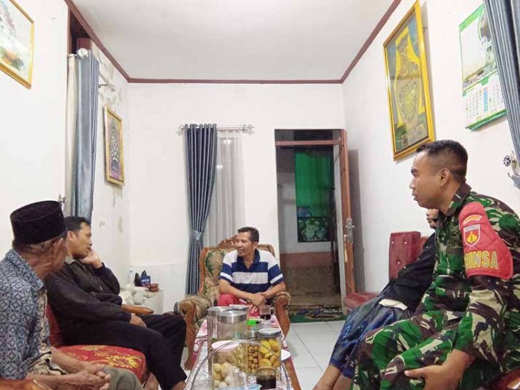 Babinsa Lakukan Patroli Wilayah Dan Sambang Warga