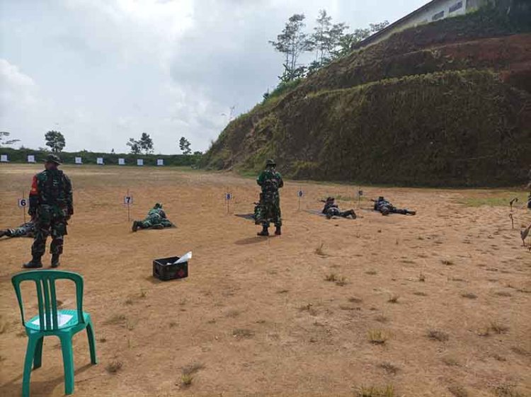 ASAH KEMAMPUAN PERSONEL KORAMIL 01/BANJARNEGARA MELAKSANAKAN LATIHAN MENEMBAK