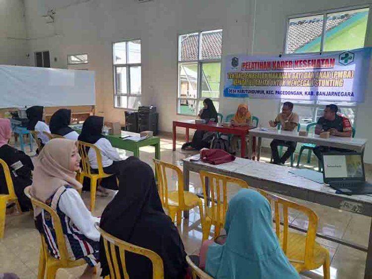 Disela Kegiatan Yang Padat Babinsa Hadiri Pelatihan Kader Kesehatan