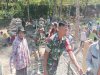 WUJUDKAN KEMANUNGGALAN TNI DENGAN RAKYAK BABINSA KORAMIL 01/BANJARNEGARA BANTU PENGECORAN JEMBATAN