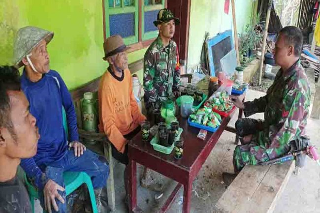 Disela Kegiatan Karya bakti Babinsa Komsos Dengan Masyarakat