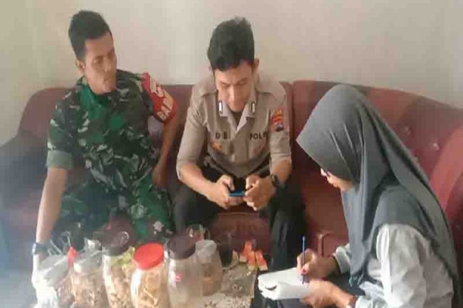 Sinergitas TNI -POLRI, Seorang Babinsa Dan Bhabinkamtibmas, Melalui Komsos Di Desa Binaan