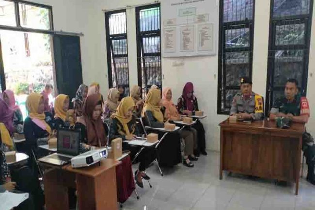 Tingkatkan Wawasan Kesehatan Babinsa Hadiri Sosialisasi Vaksin Baru Di Puskesmas