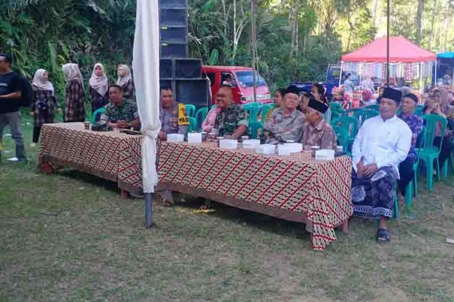 JUNJUNG TINGGI TRADISI LELUHUR DANRAMIL HADIRI PROSESI RUWAT BUMI