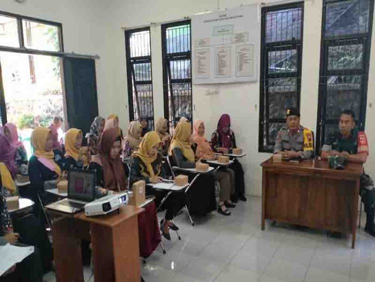 Tingkatkan Wawasan Kesehatan Babinsa Hadiri Sosialisasi Vaksin Baru Di Puskesmas