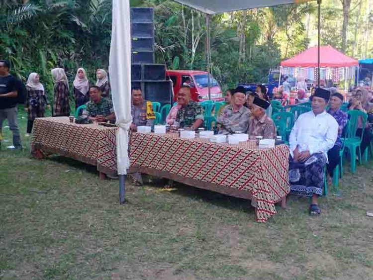 JUNJUNG TINGGI TRADISI LELUHUR DANRAMIL HADIRI PROSESI RUWAT BUMI