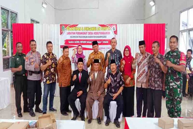 Babinsa Koramil 01/Bna Menghadiri Pelantikan Perangkat Desa