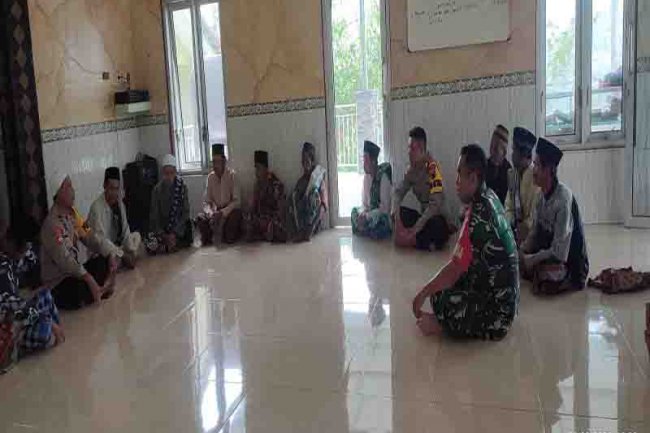  Babinsa Hadiri Jumat Curhat