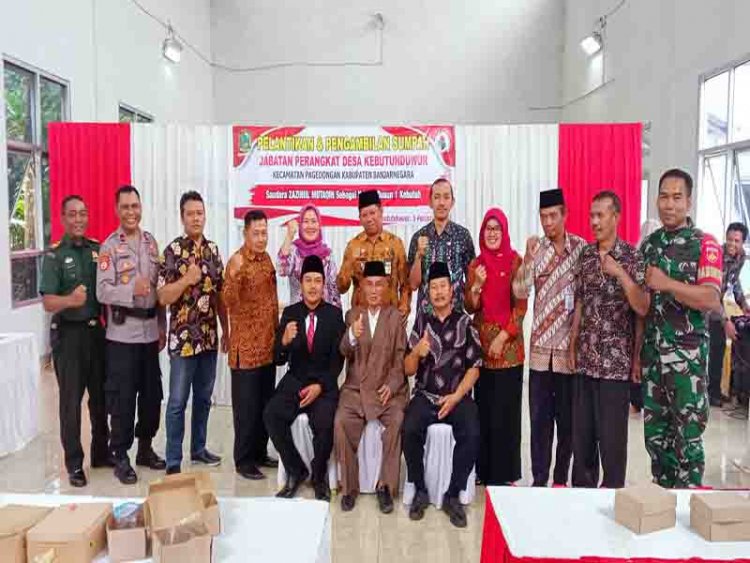 Babinsa Koramil 01/Bna Menghadiri Pelantikan Perangkat Desa