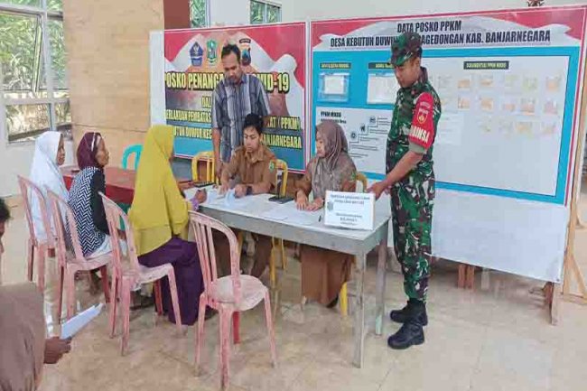 Babinsa Koramil 01/Banjarnegara Dampingi Pembagian BLT-DD bulan ke-9 Tahun 2023