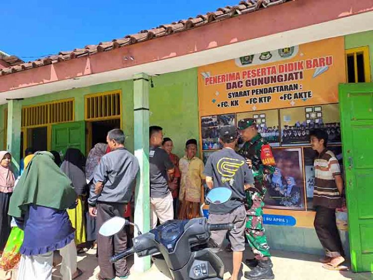 Babinsa Laksanakan Pemantauan Pendistribusian Beras Bulog