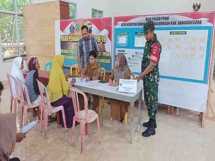 Babinsa Koramil 01/Banjarnegara Dampingi Pembagian BLT-DD bulan ke-9 Tahun 2023