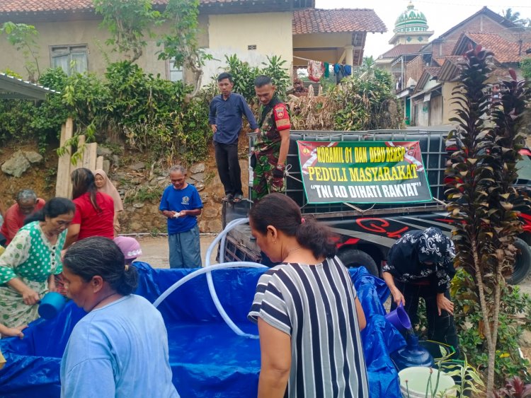 Peduli Warga Babinsa Laksanakan Pendropingan Air Bersih