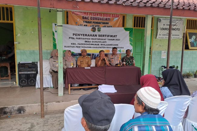 Babinsa Hadiri Undangan Pembagian Sertifikat Masal