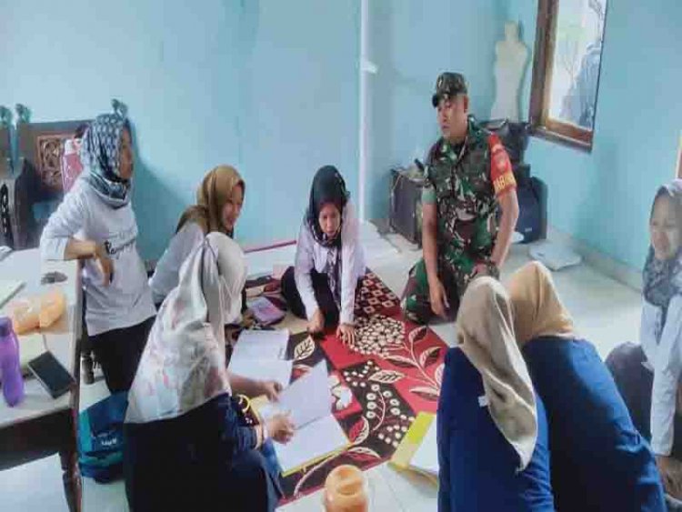 Dukung Program Pemerintah Dibidang Kesehatan, Babinsa Duren Dampingi Kegiatan Posyandu Lansia dan Balita