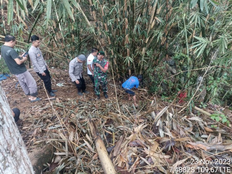Babinsa Koramil 01/Banjarnegara Bantu Evakuasi Warga Meninggal