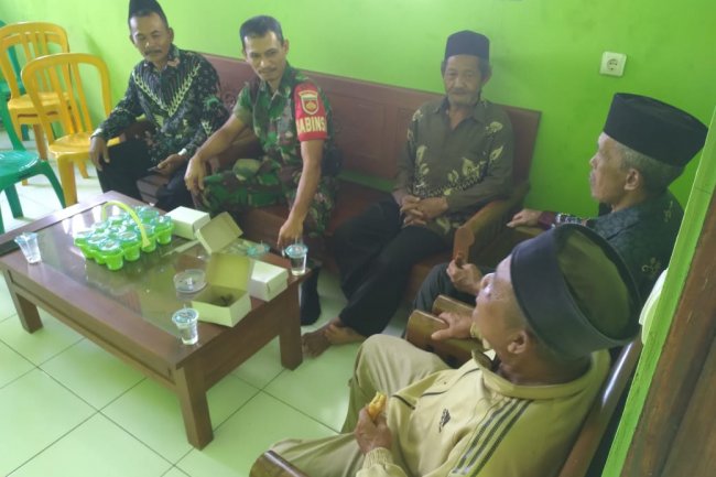 Guna Kedekatan Babinsa 01 Melaksanakan Komunikasi Sosial Di Wilayah Binaan