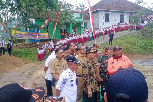 Mentri Koordinator Bidang Pembangunan Manusia dan Kebudayaan Kunjungan Kerja Dalam Rangka Percepatan Penghapusan Kemiskinan Ekstrim Dan Penurunan Stunting di Kabupaten Banjarnegara