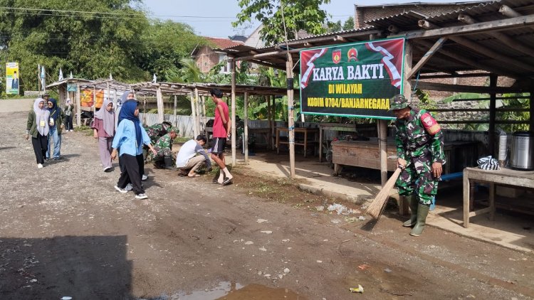 Hijaukan Pasar Kodim 0704 Banjarnegara Ajak Warga Gotong Royong