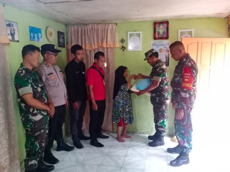 Babinsa dan Bhabinkamtibmas Bersinergi dalam Aksi Sosial Pembagian Sembako
