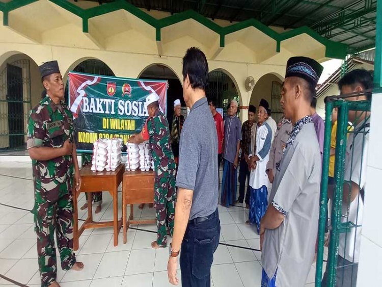 Wujudkan Kemanunggalan TNI Bersama Rakyat Melalui Kegiatan Jumat Berkah