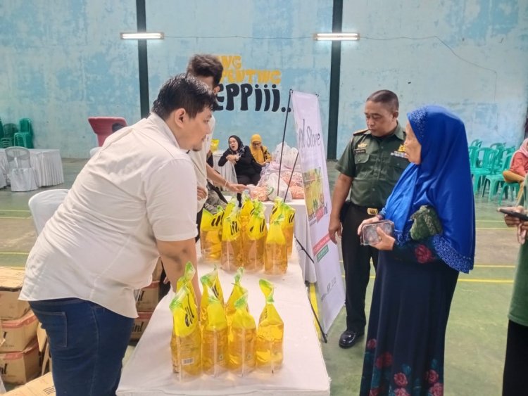 Danposramil Pagedongan Bersama Babinsa Monitoring Gerakan Pangan Murah Di Desa Kebutuhjurang