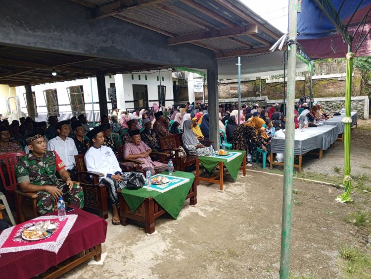 Tingkatkan Iman dan Taqwa, Babinsa Hadiri Pengajian Isro Miroj Nabi Muhamad SAW di Wilayah Binaan