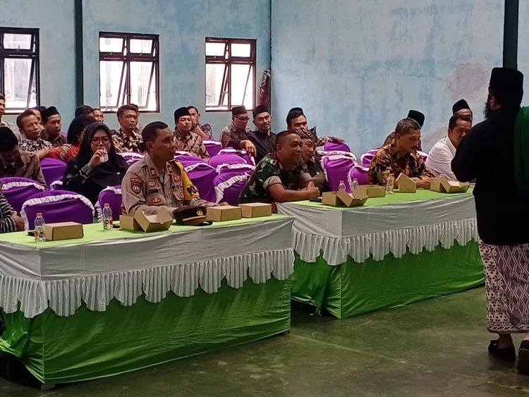 Danposramil Pagedongan Bersama Kapolsek Hadiri Pelaksanaan Pelantikan PPDI Di Desa Kebutuhjurang