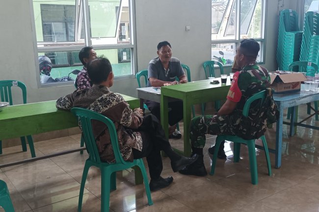 Perkuat Tali Silaturahmi, Babinsa Komsos Dengan Perangkat