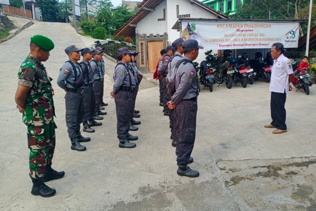 2 Orang Anggota Babinsa R 01 Laksanakan Pendampingan Apel Pemberangkatan Linmas