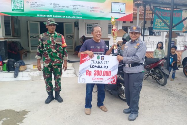 Babinsa Hadiri Kegiatan Penerimaan Personel Satlinmas Di Kecamatan Usai Melaksanakan Jambore