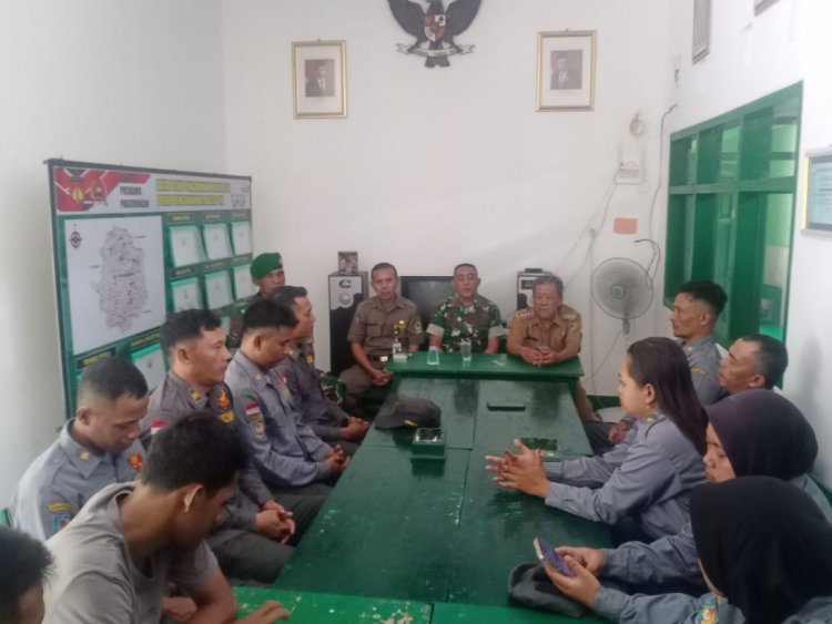 Persiapan Jelang Jambore Satlinmas Tingkat Kabupaten, Camat Pagedongan dan Danposramil Beri Pengarahan dan Semangat Kepada Linmas 