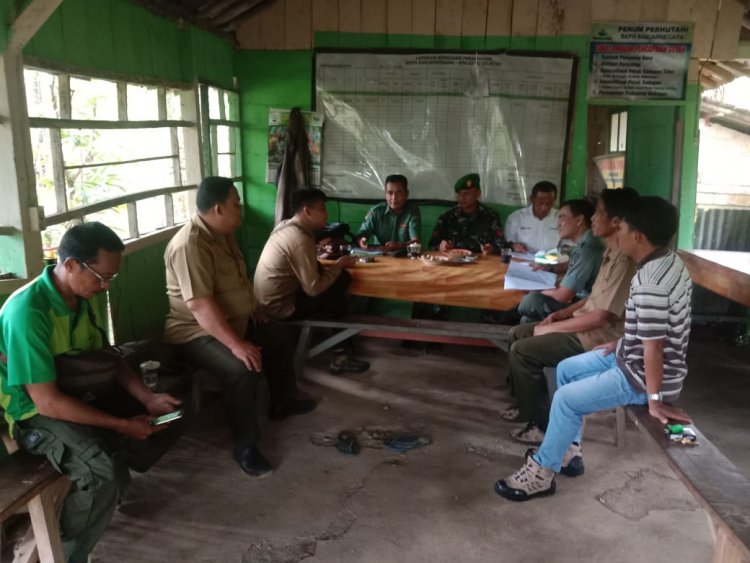 Babinsa Hadiri Rapat/Musyawarah Pendisiplinan Penjarangan Pohon Dengan RPH Watubelah