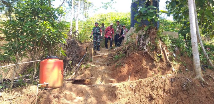 Babinsa Melaksanakan Pendampingan Pemeriksaan Akhir Pembuatan Sumur Bor