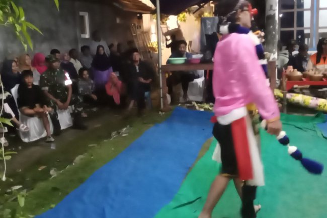 Hadiri Pentas Kesenian Kuda Kepang, Babinsa Laksanakan Pengamanan