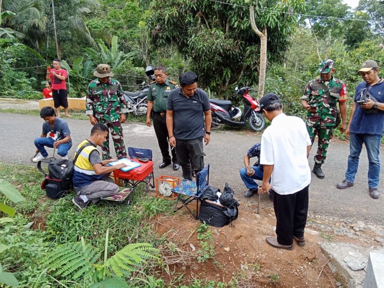 Petugas BBWSO (Balai Besar Wilayah Serayu Opak) Yogyakarta Melaksanakan Pengecekan/Verifikasi Geolistrik di Desa Lebakwangi, Babinsa hadir Laksanakan Pendampingan