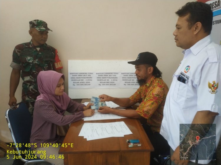 Pencairan BLT DD, Babinsa Laksanakan Pemantauan & Pendampingan
