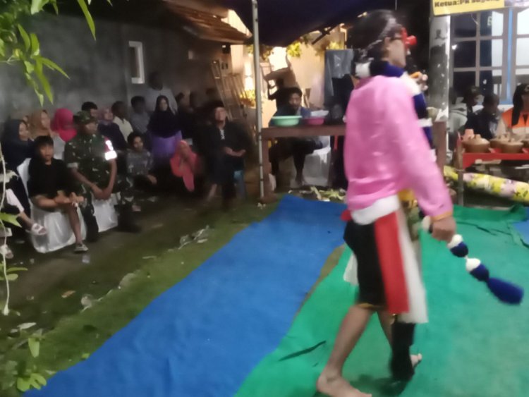 Hadiri Pentas Kesenian Kuda Kepang, Babinsa Laksanakan Pengamanan