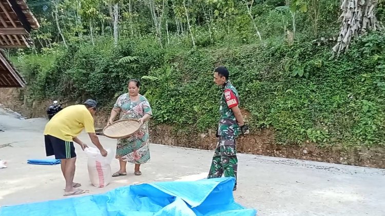 Babinsa Koramil 01 Posramil Pagedongan Jalin Komsos Dengan Warga Binaan