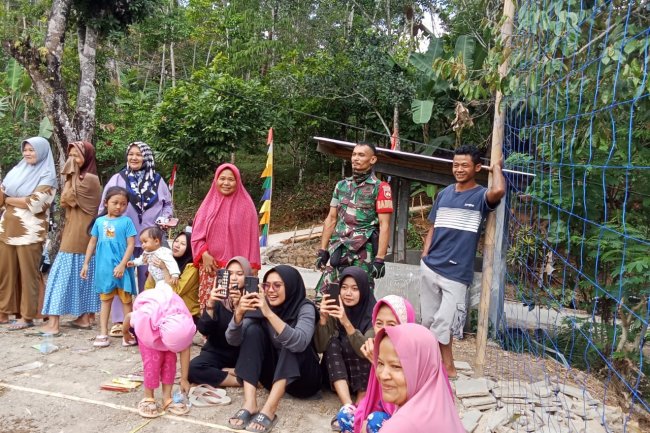 "MEMERIAHKAN HUT RI Ke-79 BABINSA HADIR LANGSUNG MEMONITORING PERLOMBAAN"