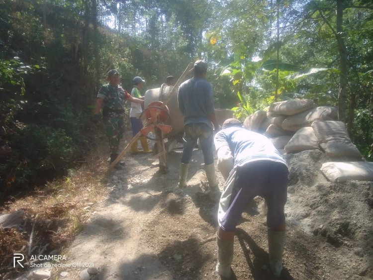 "BABINSA DUREN LAKSANAKAN KARYA BHAKTI DUKUNG PEMBANGUNAN JALAN RABAT BETON"