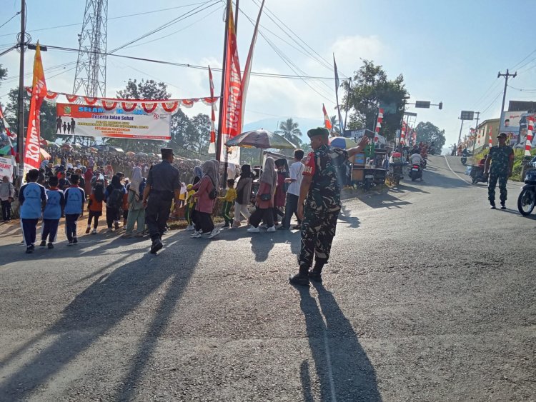 Jalan Sehat Kecamatan Pagedongan, Babinsa Laksanakan Pengamanan