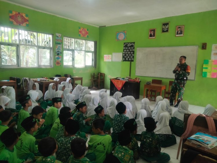 "BABINSA POSRAMIL PAGEDONGAN BERIKAN SOSIALISASI ANTI BULLYING DAN WASBANG"