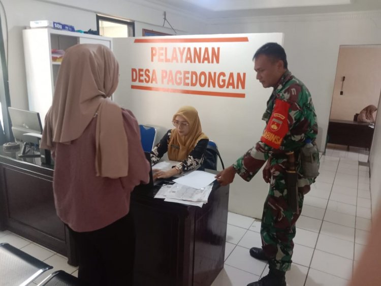 Babinsa 01 Dampingi Warga Dalam Pembuatan Akta Kelahiran